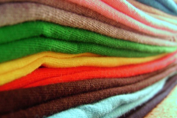 Cara Menilai Kualitas Kaos Yang Bagus Dan Nyaman  - Cara Menilai Kualitas Kaos Yang Bagus Dan Nyaman 2 600x400 -